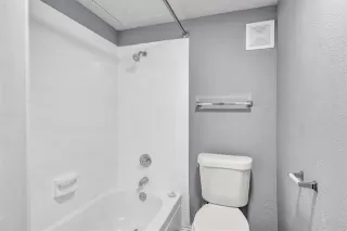 Photo #2: 21101091 Listing