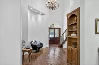 Photo #5: 21101374 Listing