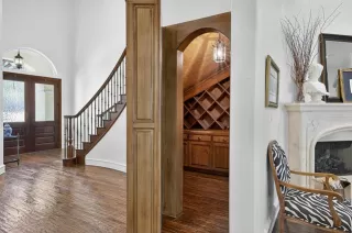 Photo #6: 21101374 Listing