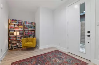 Photo #6: 21101461 Listing