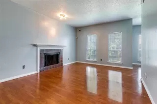 Photo #5: 21101818 Listing