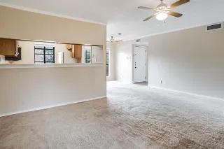 Photo #6: 21102022 Listing