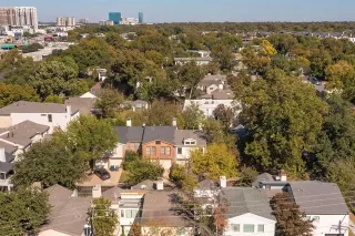 Photo #2: 21102429 Listing 