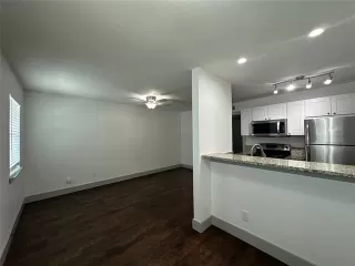 Photo #3: 21102579 Listing