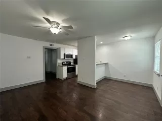 Photo #4: 21102579 Listing