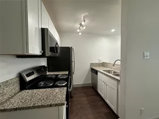 Photo #5: 21102579 Listing