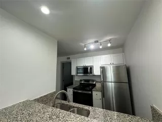 Photo #6: 21102579 Listing