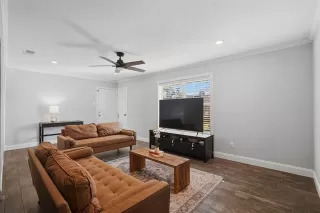 Photo #4: 21102612 Listing