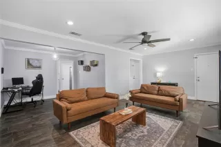 Photo #6: 21102612 Listing