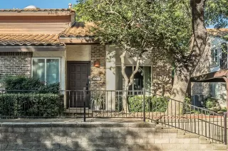 Photo #2: 21102627 Listing