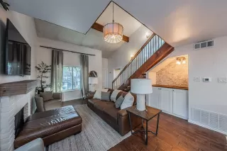 Photo #6: 21102627 Listing