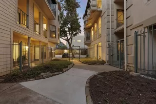 Photo #3: 21102766 Listing 