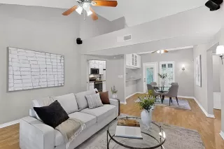 Photo #5: 21102766 Listing 