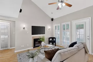 Photo #6: 21102766 Listing 