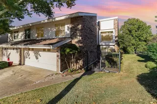 Browse active condo listings in COUNTRY PLACE