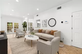 Photo #2: 21102985 Listing