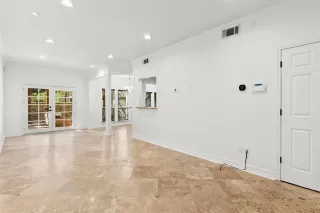 Photo #3: 21102985 Listing