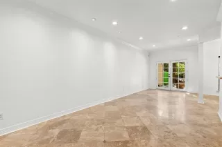 Photo #5: 21102985 Listing