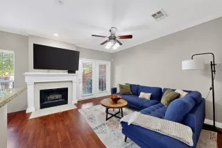 Photo #4: 21103370 Listing