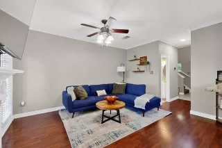 Photo #5: 21103370 Listing