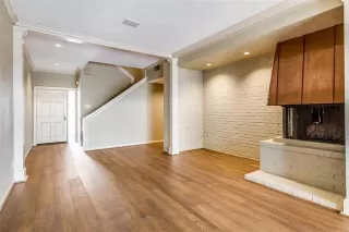 Photo #4: 21103639 Listing