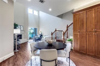 Photo #5: 21103808 Listing