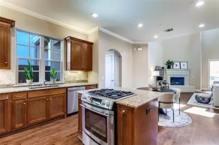 Photo #6: 21103808 Listing