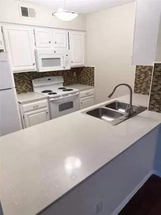 Photo #2: 21104100 Listing