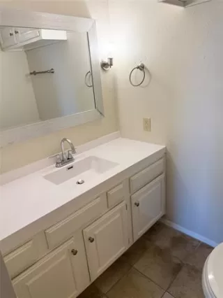 Photo #4: 21104100 Listing