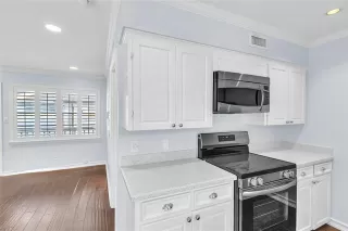 Photo #6: 21104419 Listing