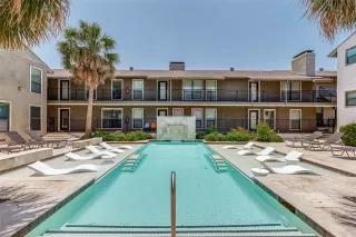 Photo #3: 21104614 Listing