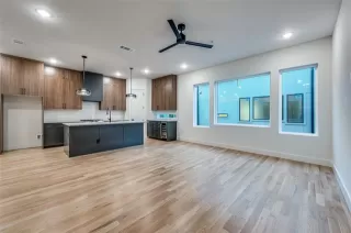 Photo #6: 21104684 Listing