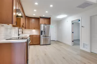 Photo #6: 21105148 Listing