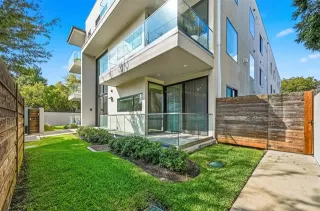 Photo #2: 21105152 Listing