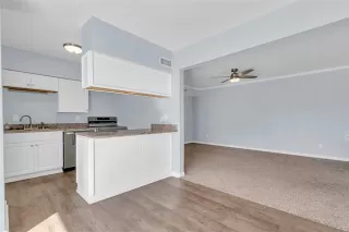 Photo #3: 21105317 Listing