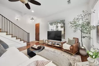 Photo #3: 21105329 Listing 