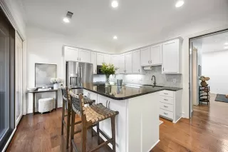 Photo #5: 21105329 Listing 