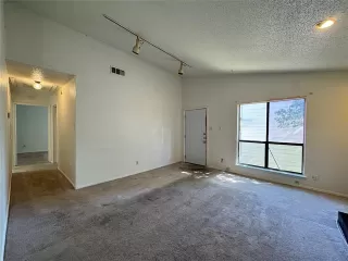 Photo #3: 21105464 Listing