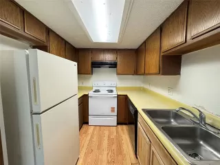 Photo #5: 21105464 Listing