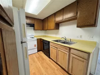 Photo #6: 21105464 Listing