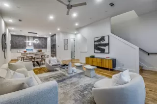 Photo #2: 21105679 Listing