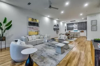 Photo #3: 21105679 Listing