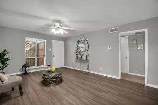 Photo #6: 21106115 Listing