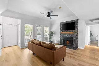 Photo #4: 21106414 Listing