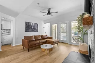 Photo #5: 21106414 Listing