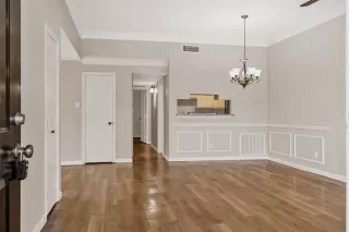 Photo #4: 21106431 Listing