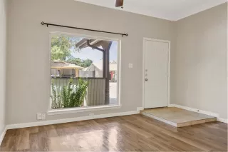 Photo #5: 21106431 Listing