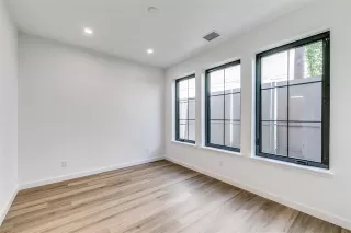 Photo #3: 21106810 Listing