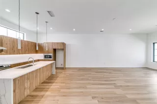 Photo #6: 21106810 Listing