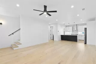 Photo #6: 21107031 Listing